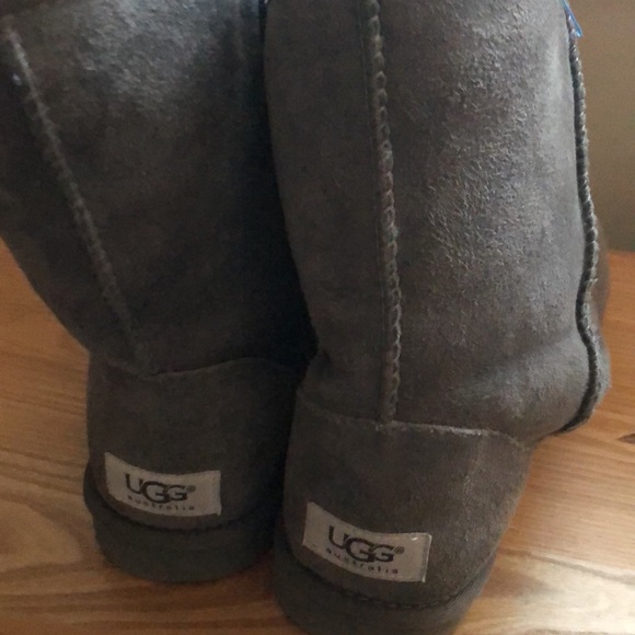 🚫SOLD🚫Classic Short UGGs - Picture 7 of 17